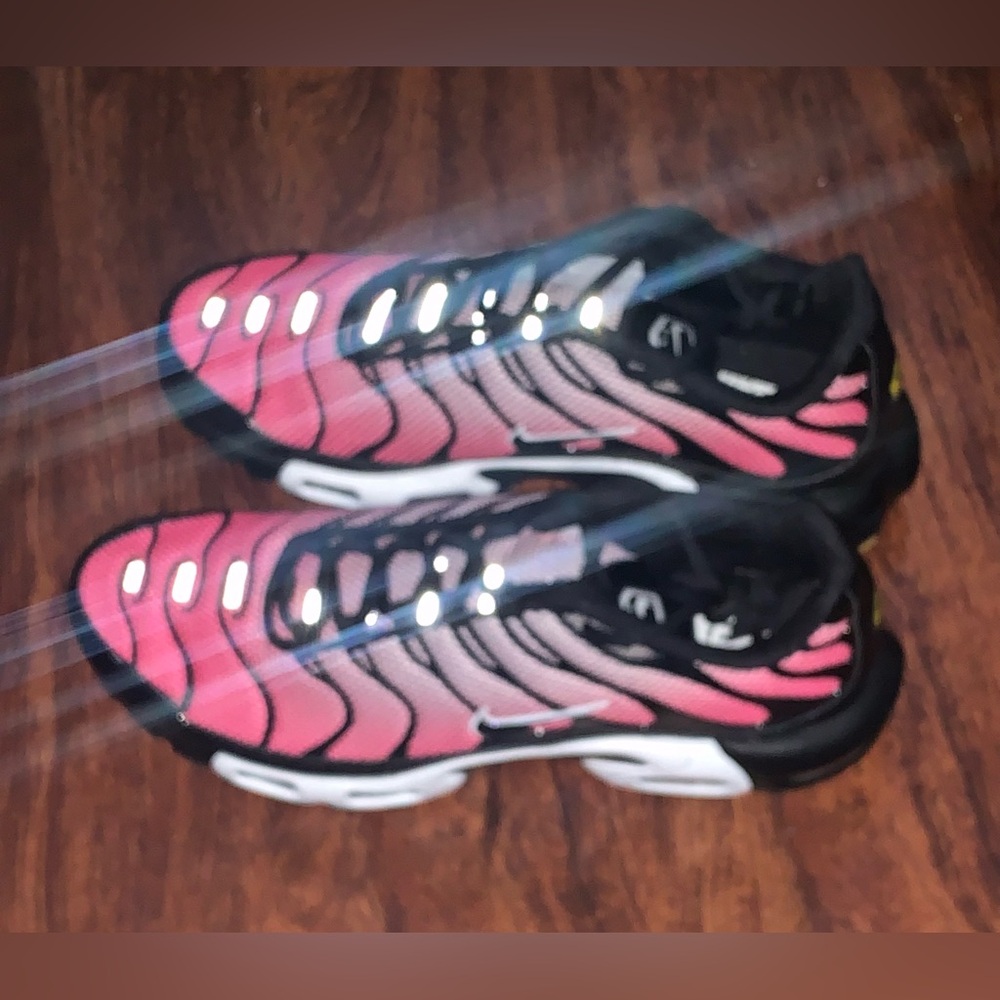Nike - Picture 3 of 11